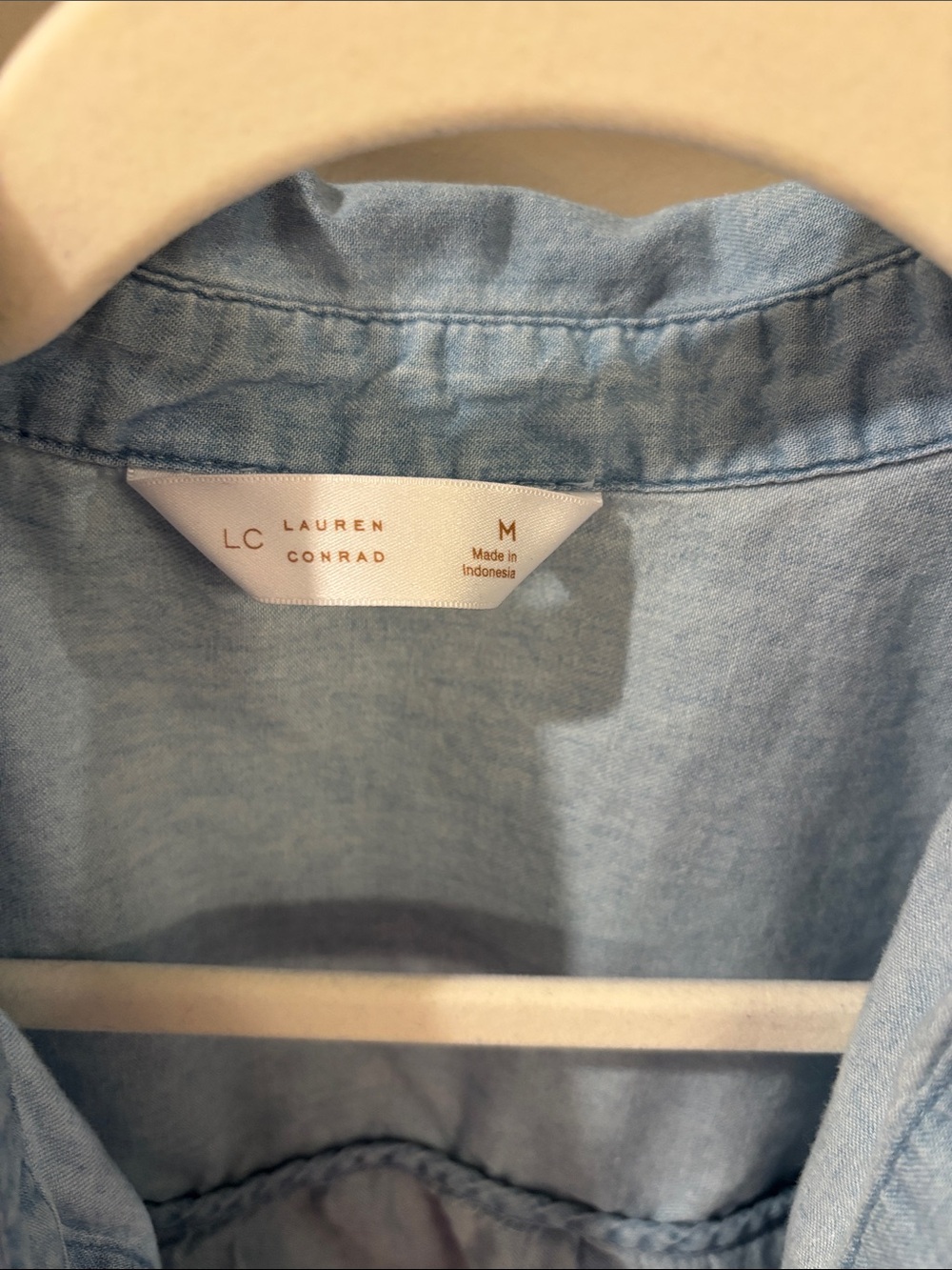 LC Lauren Conrad Chambray Denim Button Down Shirt Light Wash Size Medium - Picture 2 of 3